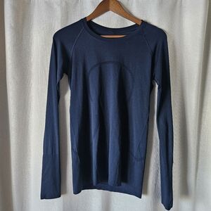 Lululemon athletic longsleeve navy
